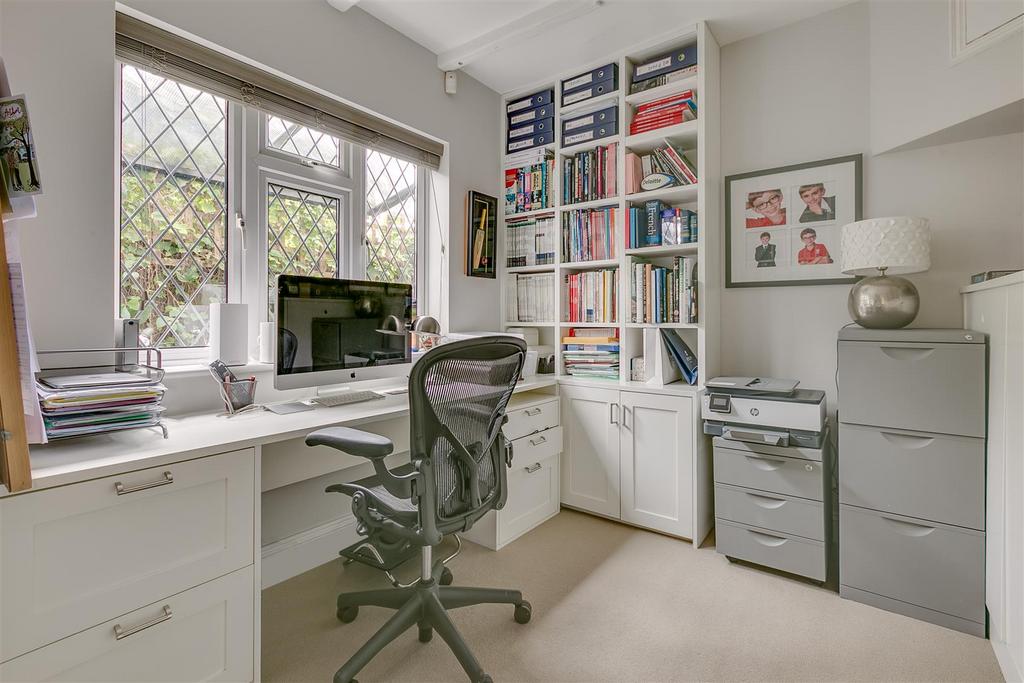 Staveley Road, W4 - FOR SALE