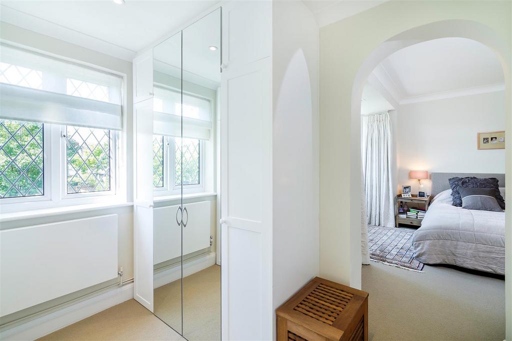 Staveley Road, W4 - FOR SALE