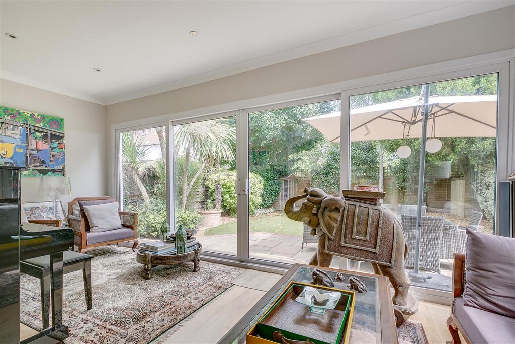 Staveley Road, W4 - FOR SALE