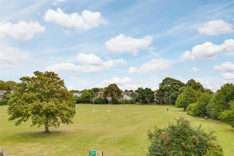 3 bedroom flat for sale, Chiswick Lane, London, W4