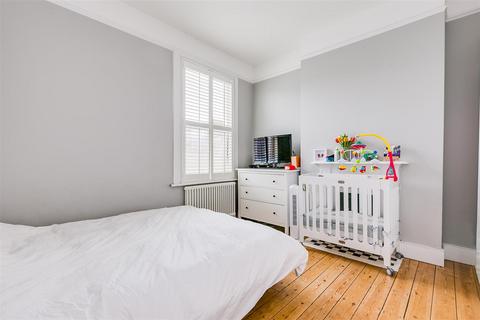 3 bedroom flat for sale, Chiswick Lane, London, W4