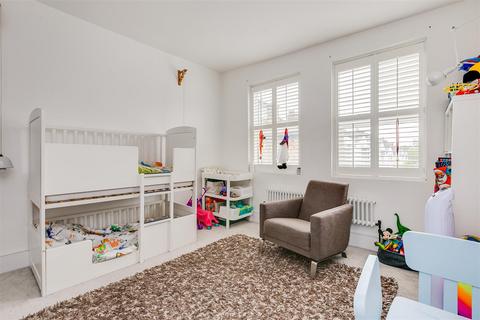 84b Chiswick Lane, London, W4 2LA