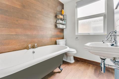 84b Chiswick Lane, London, W4 2LA