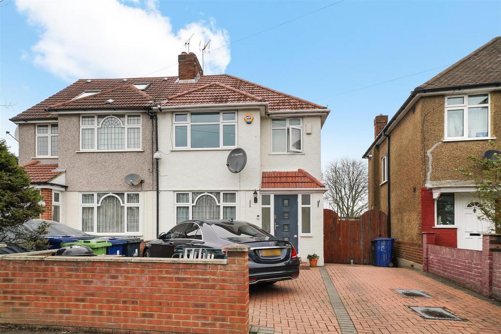 Danemead Grove, NORTHOLT 3 bed semidetached house for sale £580,000
