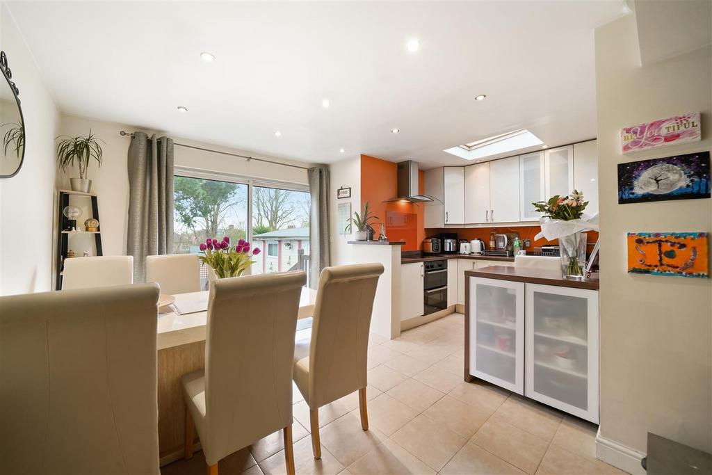 63 Danemead Grove Northolt, Ealing - m3 Nb603r Drz5 S
