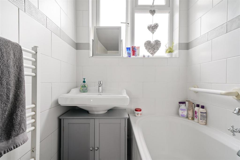 63 Danemead Grove Northolt, Ealing - 36h UQvk Vf TFCI