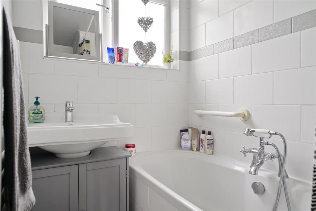 63 Danemead Grove Northolt, Ealing - 2q A6m XOy H4z80