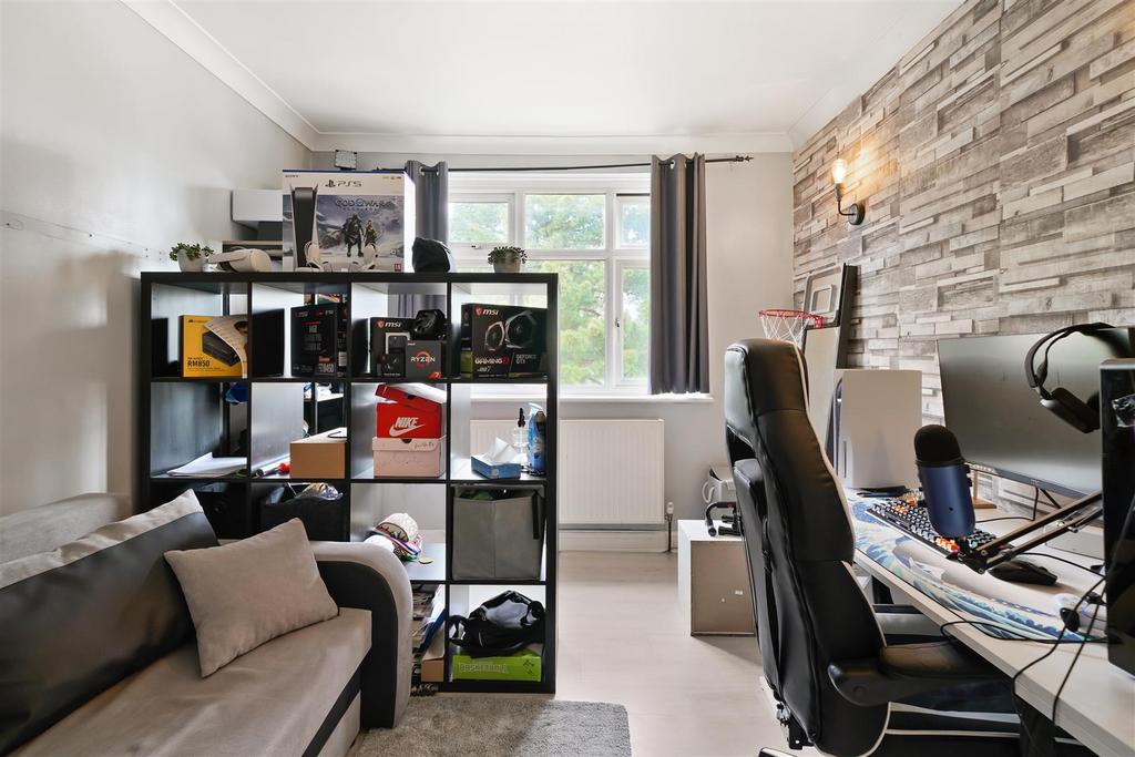 63 Danemead Grove Northolt, Ealing - 8g4 K2l TQc31 NY