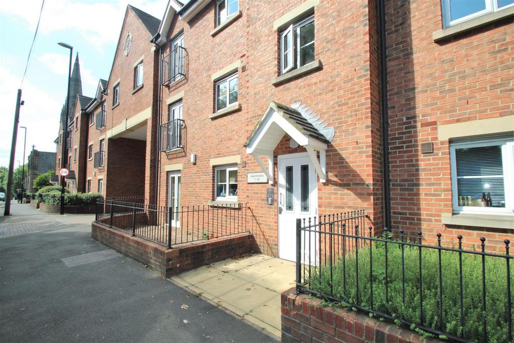 Abbots Mews, Burley Park, Leeds, LS4 2AB 2 bed apartment £975 pcm (£