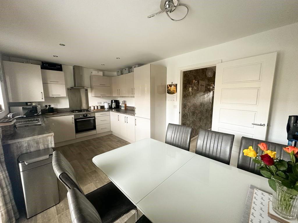 Dining kitchen