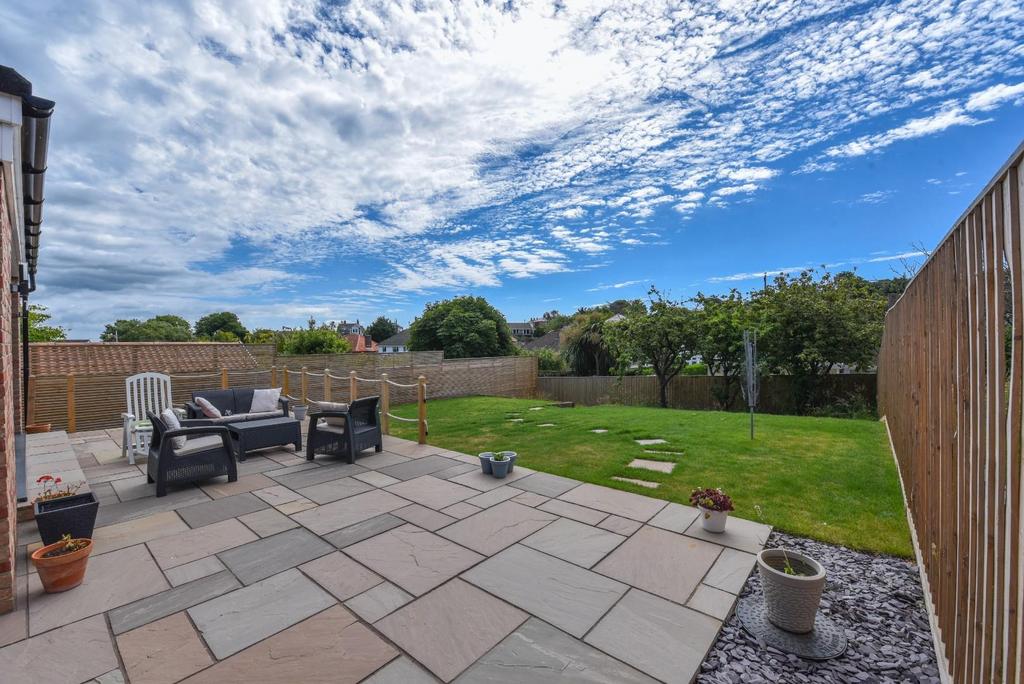 Orchard Road, Shanklin 4 bed detached house for sale £629,000