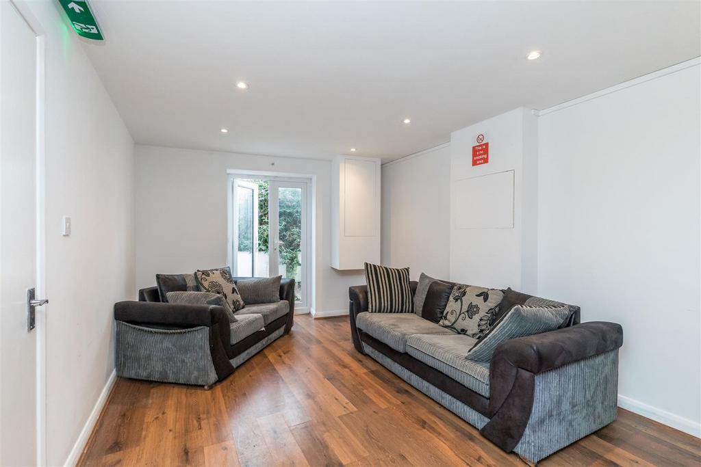 De Montfort Road, Brighton 6 bed house £3,510 pcm (£810 pw)