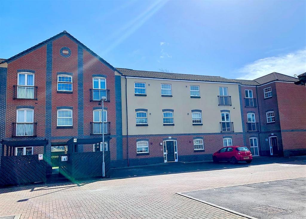 St Austell Way, Churchward, Swindon 2 bed flat £875 pcm (£202 pw)