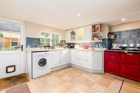 2 bedroom cottage for sale, Enstone Road, Middle Barton