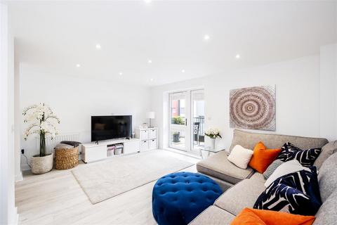 34 Shingly Place, London, E4 6AE