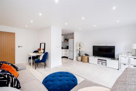 34 Shingly Place, London, E4 6AE