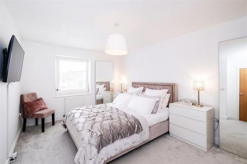 34 Shingly Place, London, E4 6AE