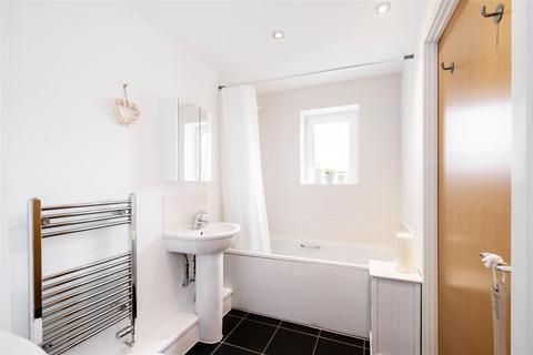34 Shingly Place, London, E4 6AE