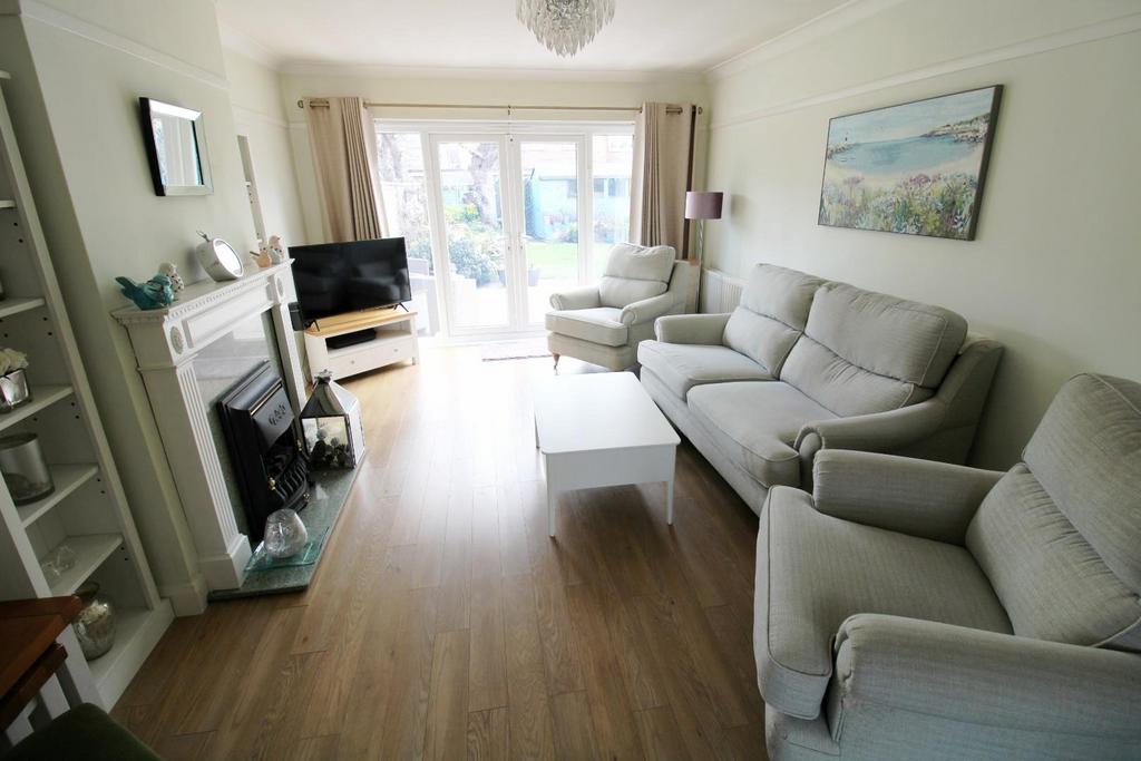 Rudland Road, Bexleyheath, Kent, DA7 6DD 2 bed semidetached bungalow