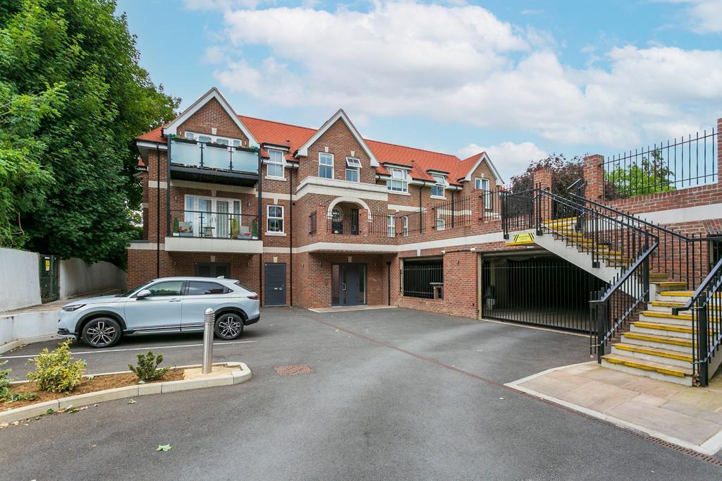 Ellam Court, Bushey Hall Road, Bushey, Hertfordshire, WD23 2 bed