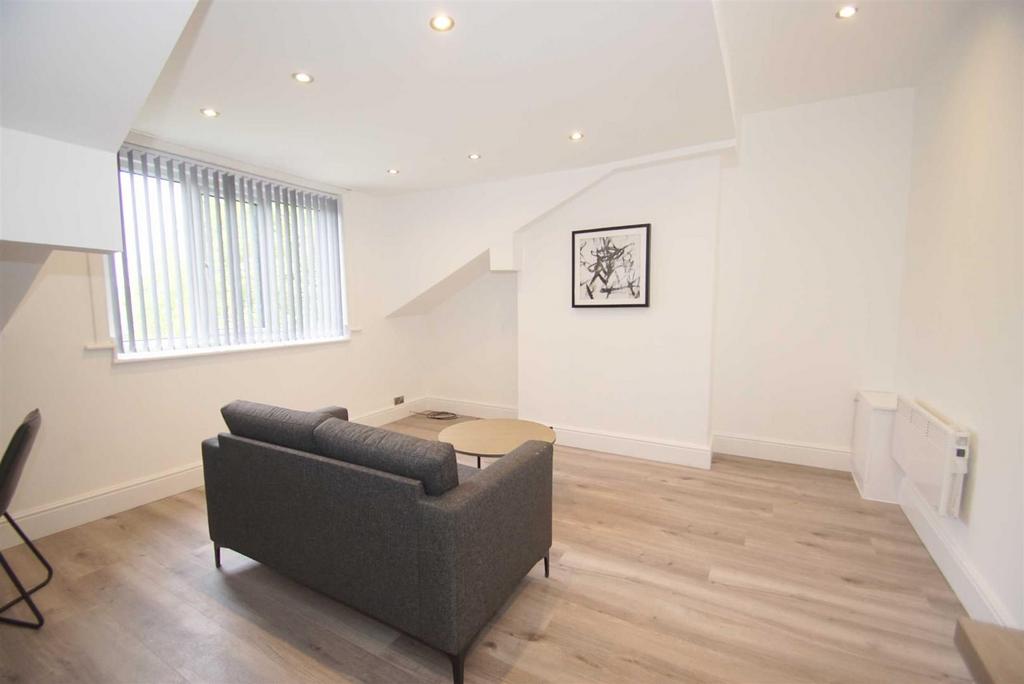 Morris Lane, Kirkstall, Leeds 1 bed flat £675 pcm (£156 pw)