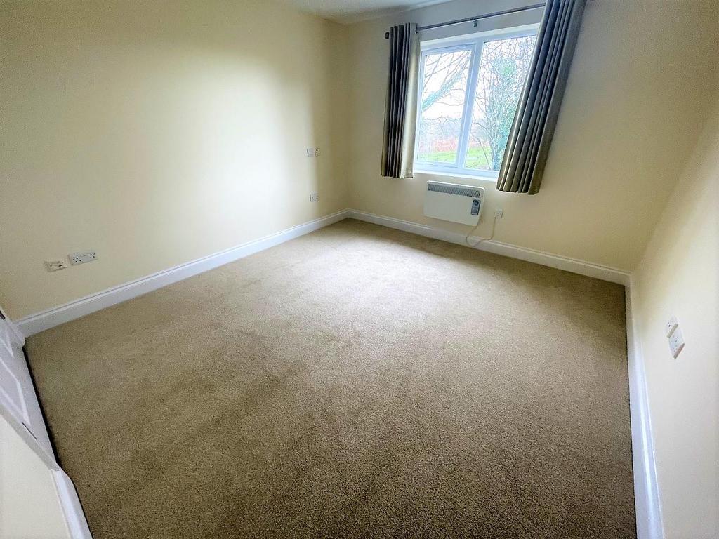 Bedroom 1.jpg