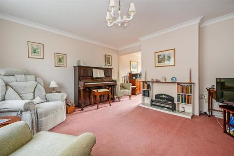 6 Sandy Close, Petersfield, GU31 4HF