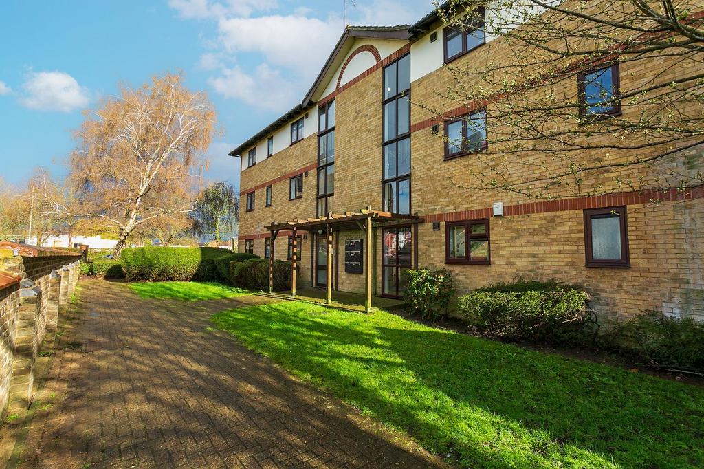 Flackwell House, Kimble Close... 2 bed apartment £270,000