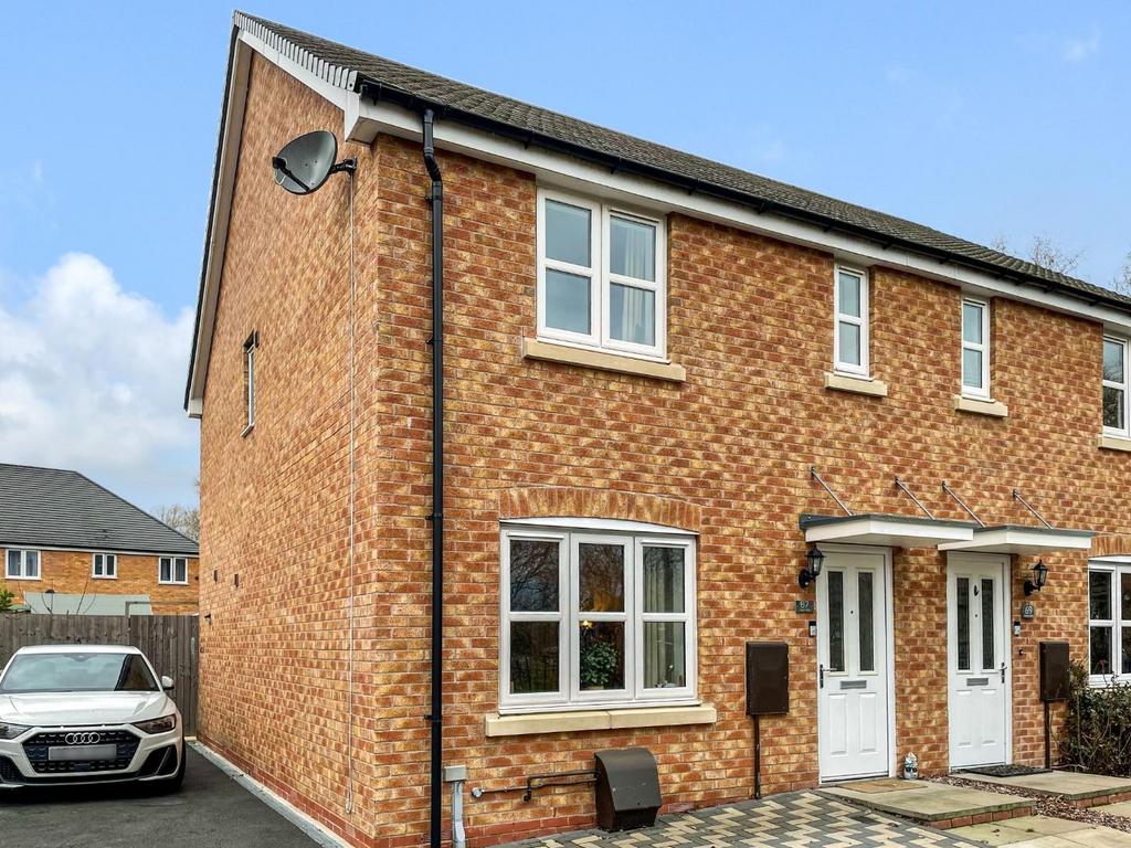 Avon Way, BidfordonAvon, Alcester 3 bed semidetached house £280,000