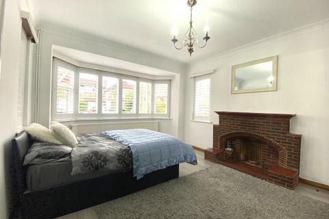 4 bedroom detached house for sale - High Drive, New Malden