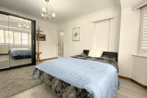 4 bedroom detached house for sale - High Drive, New Malden