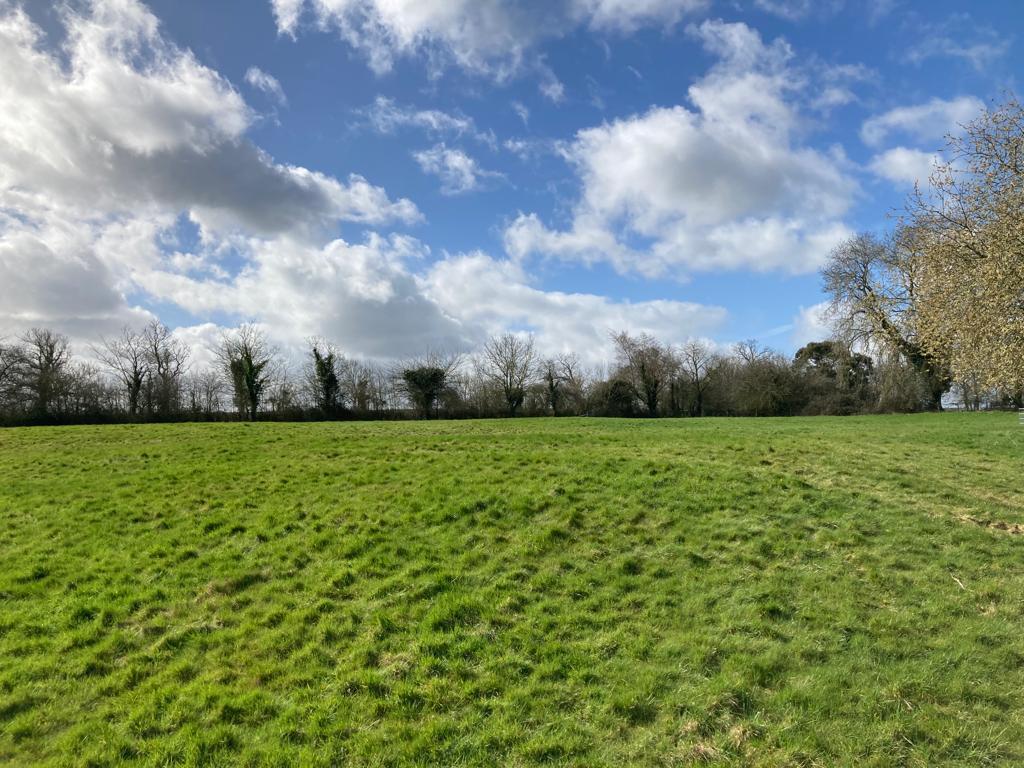 Land at Fenny Lane, Shearsby... Farm land £63 pcm (£14 pw)