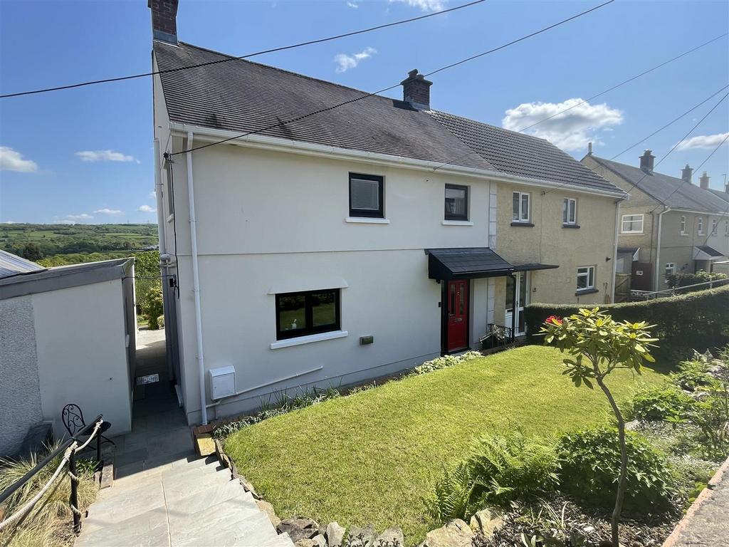 Maesyfelin, Pontyberem, Llanelli 3 bed semidetached house for sale £
