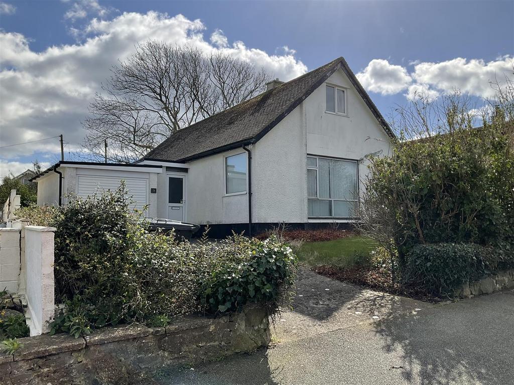 Breeze Hill, Benllech, TynYGongl 2 bed detached bungalow for sale £