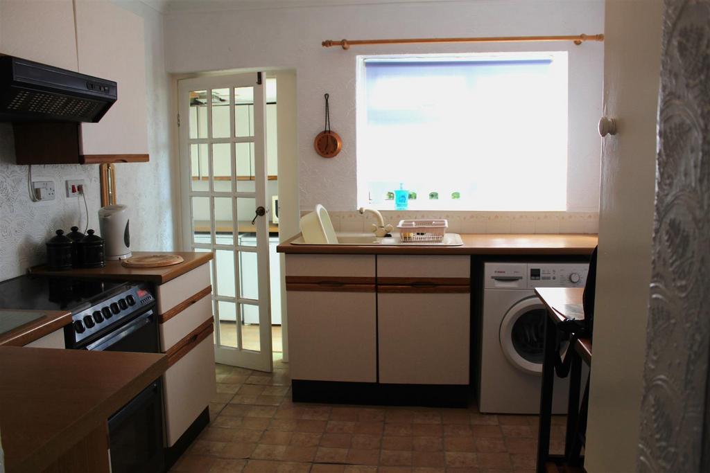 Breeze Hill, Benllech, TynYGongl 2 bed detached bungalow for sale £