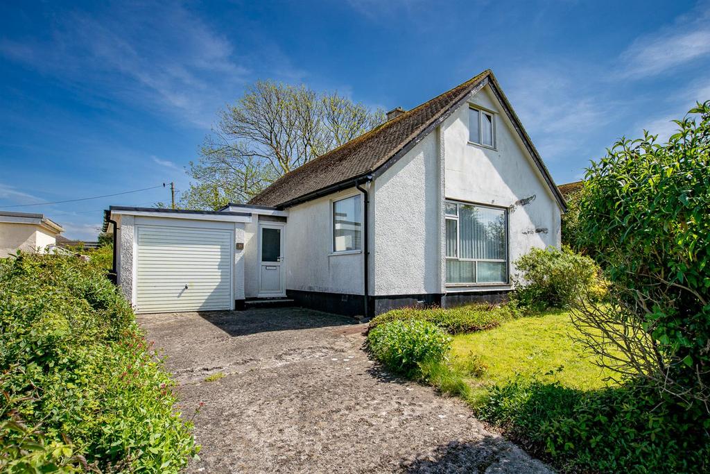 Breeze Hill, Benllech, TynYGongl 2 bed detached bungalow for sale £