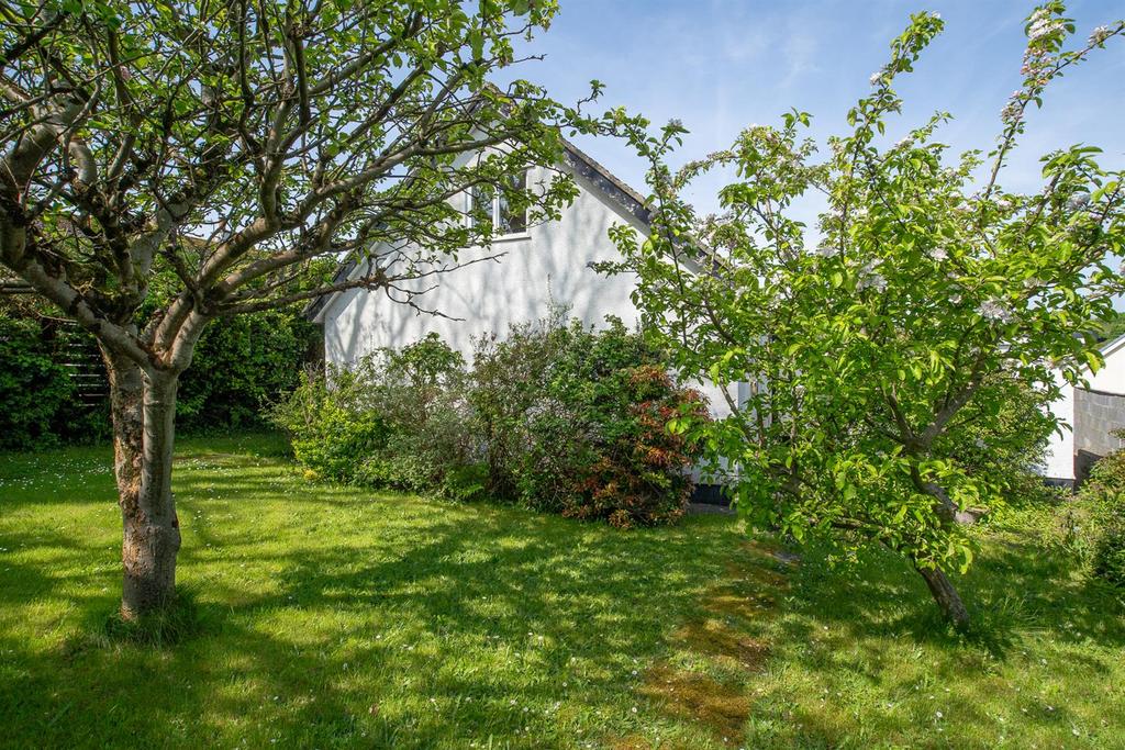 Breeze Hill, Benllech, TynYGongl 2 bed detached bungalow for sale £