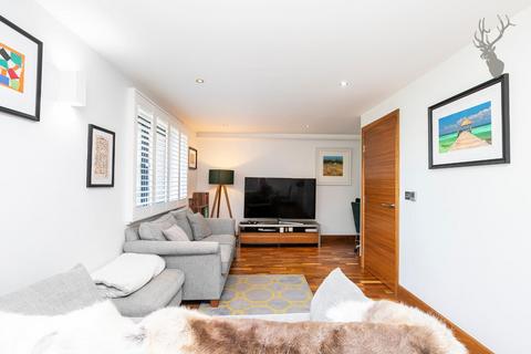 2 bedroom duplex to rent, Abridge Road, Chigwell IG7