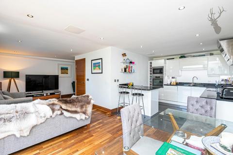 2 bedroom duplex to rent, Abridge Road, Chigwell IG7