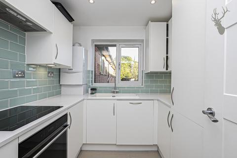 2 bedroom apartment to rent, Church Road, Buckhurst Hill IG9