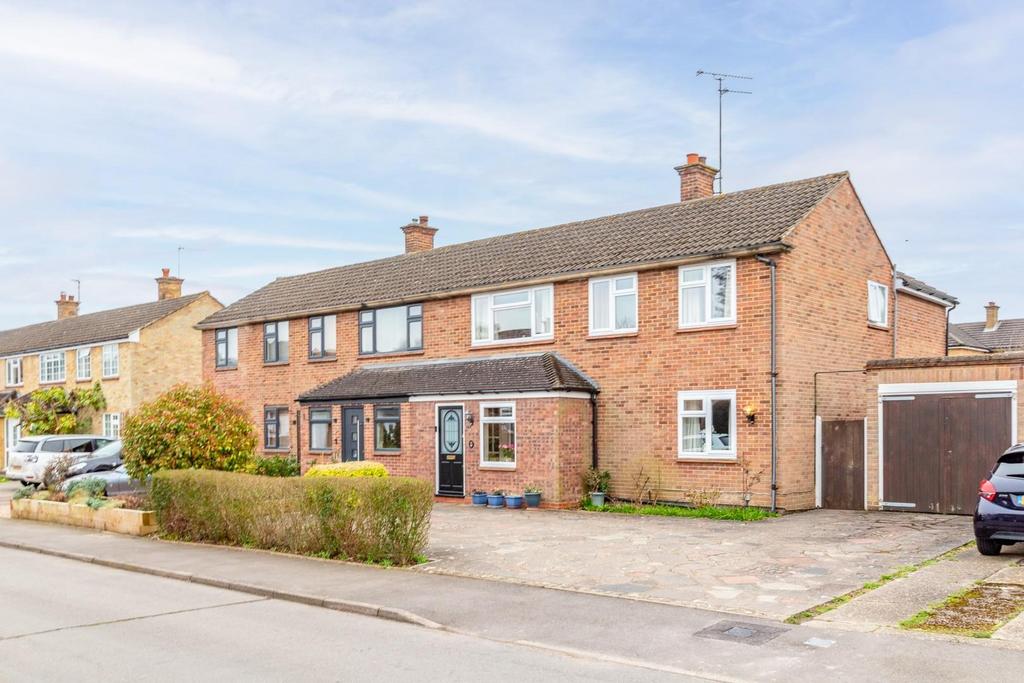 Nathaniel Walk, Tring 4 bed semidetached house for sale £675,000