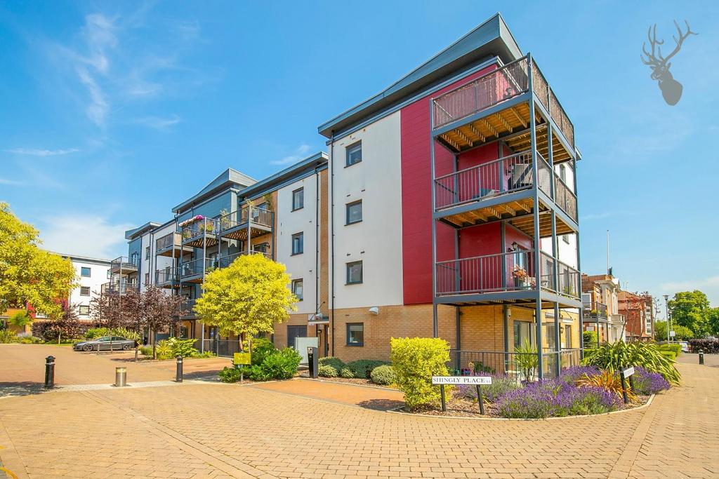 The Ridgeway, Chingford E4 1 bed flat for sale £275,000