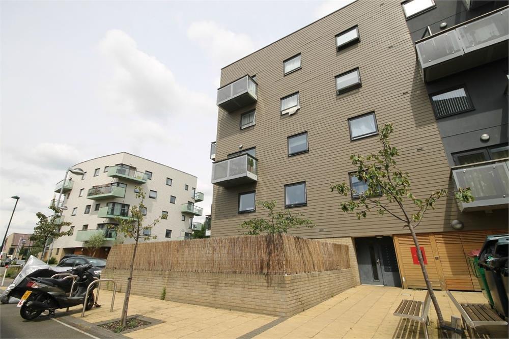 Otter Drive, CARSHALTON 1 bed flat £1,200 pcm (£277 pw)