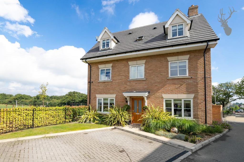 Buckingham Road, Epping CM16 5 bed detached house £3,000 pcm (£692 pw)