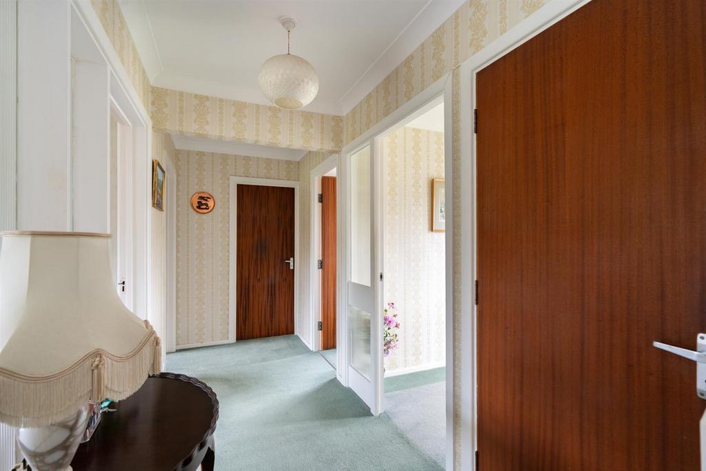 Woodfield Drive, Leverstock Green, Hertfordshire, HP3 8LN 4 bed detached house for sale £750,000