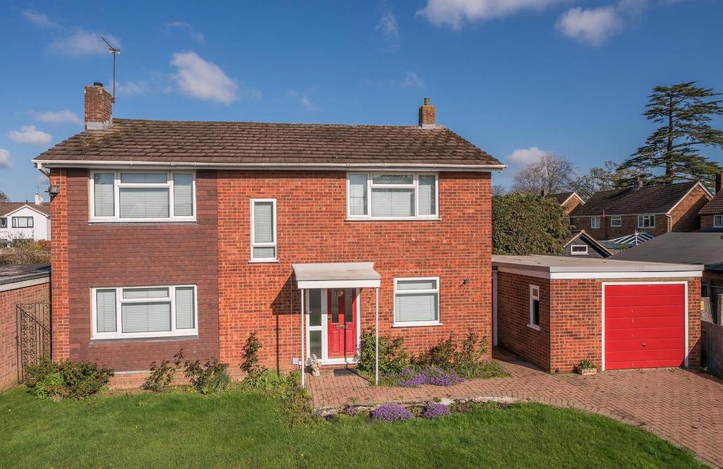 Woodfield Drive, Leverstock Green, Hertfordshire, HP3 8LN 4 bed