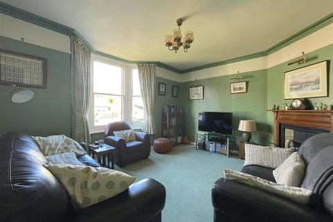 3 bedroom end of terrace house for sale - Athelstan Road, Faversham