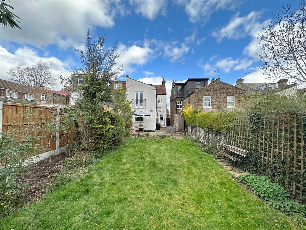 Gordon Hill, Enfield 2 bed £400,000