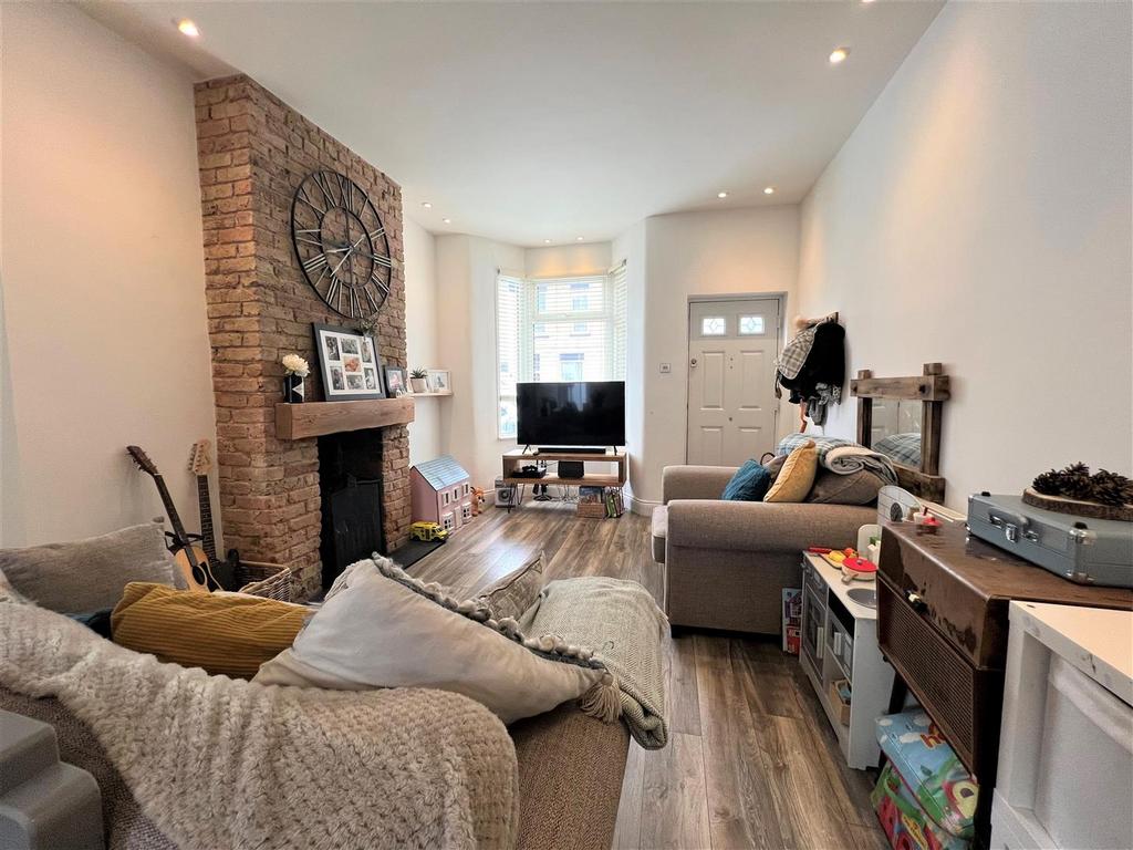 Brighton Avenue, SouthendOnSea 2 bed house £1,300 pcm (£300 pw)