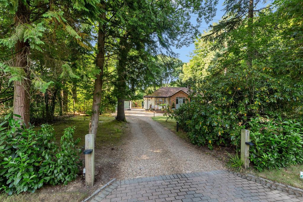 Desborough Drive, Tewin 5 bed detached house for sale £1,150,000